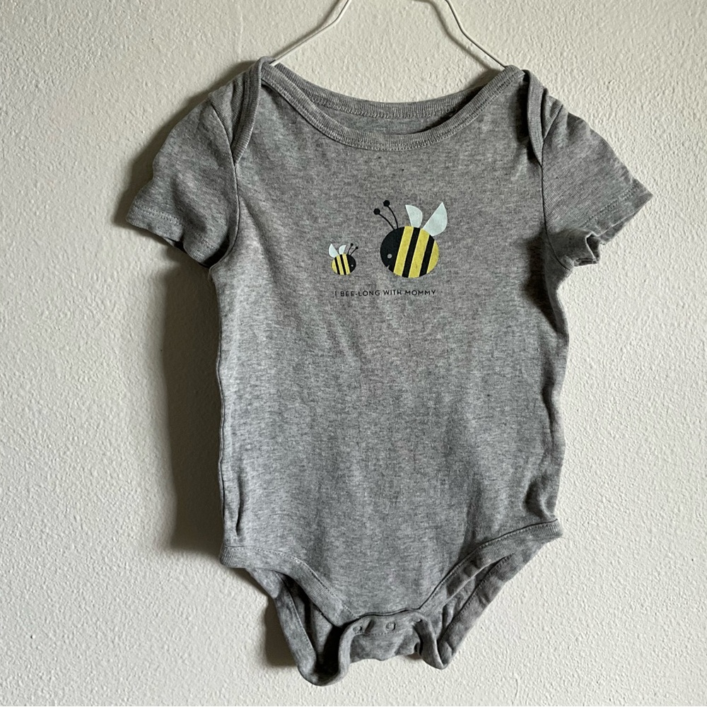 Vintage GAP Gray Bodysuit with Yellow Bee Graphic 6-12